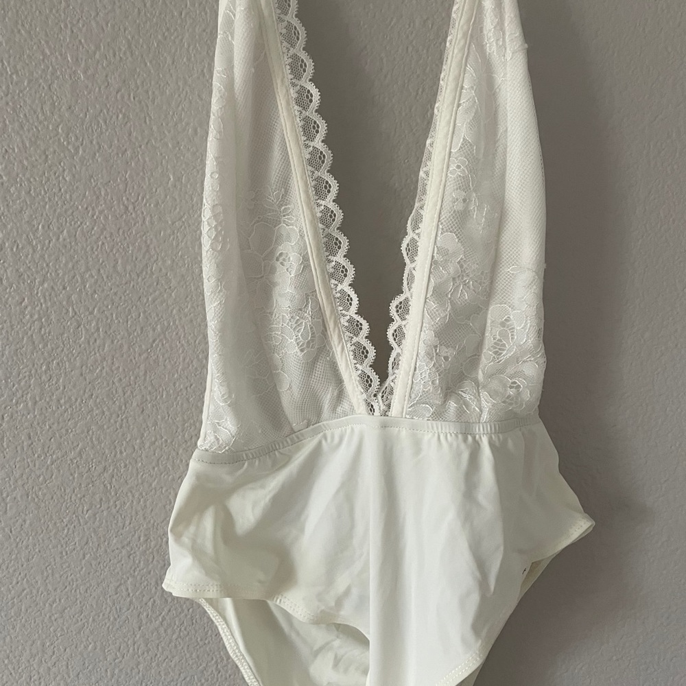 Forever 21 lace bodysuit